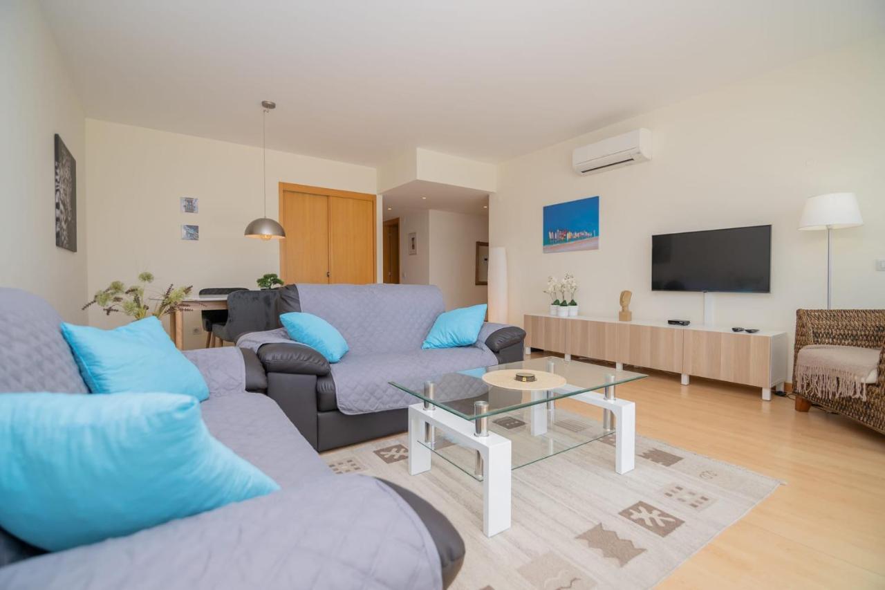Marina Retreat - An Exquisite 2 Bedroom On The Marina Apartment
