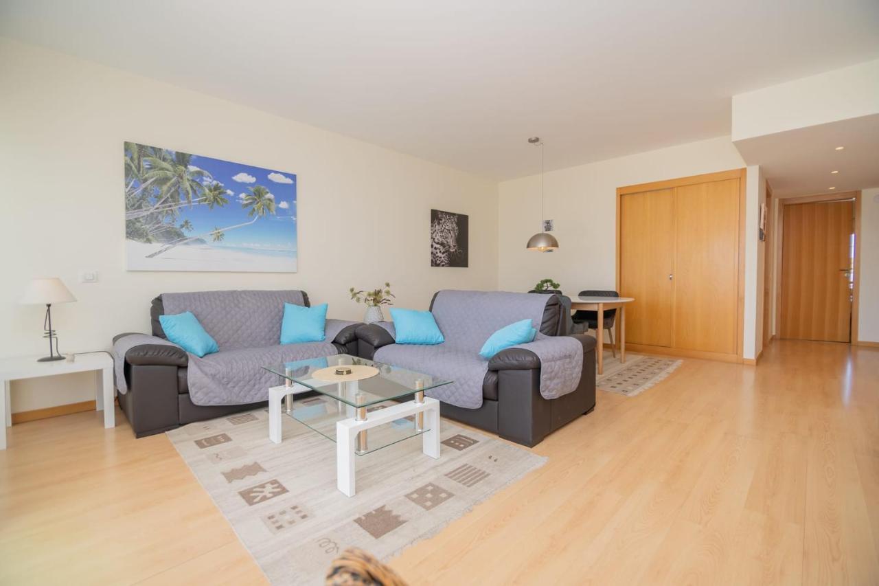 Marina Retreat - An Exquisite 2 Bedroom On The Marina Apartment *