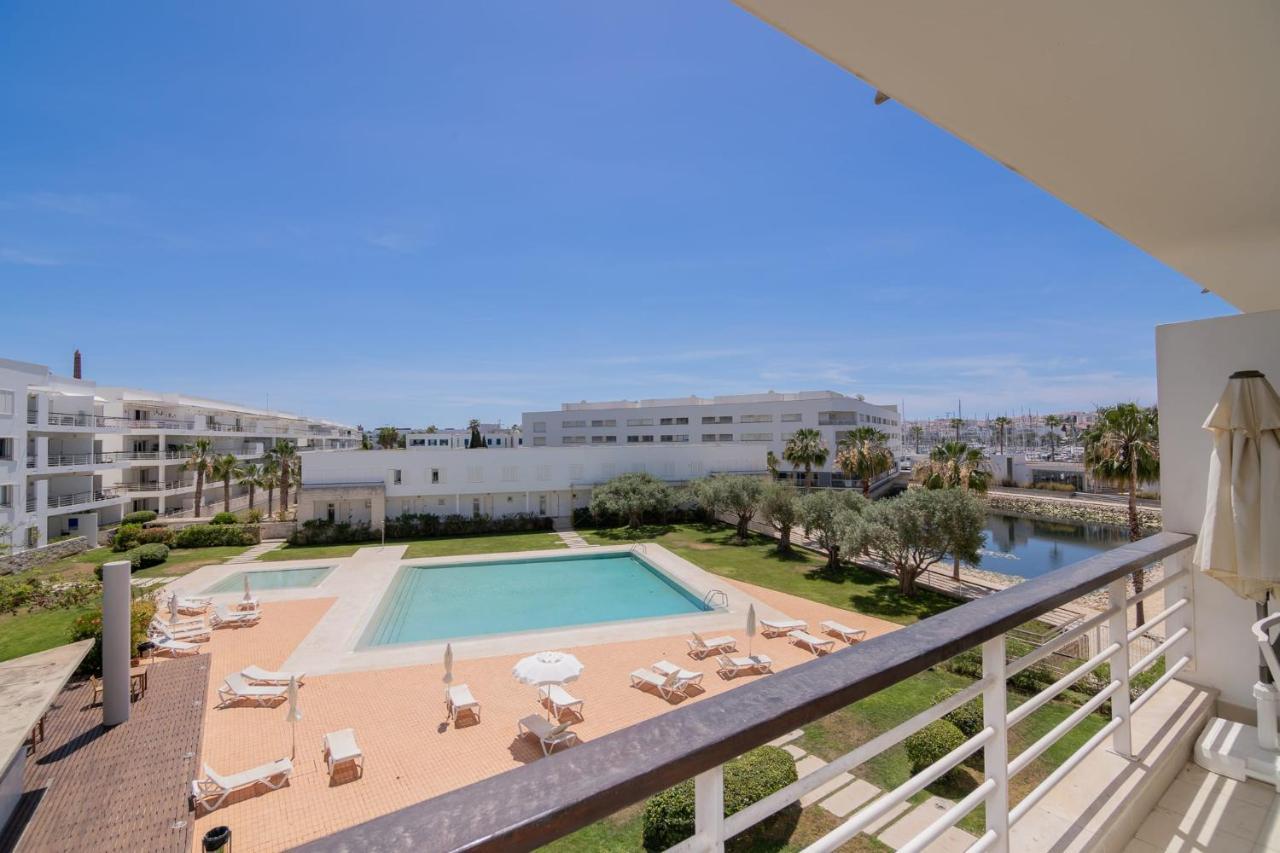 Marina Retreat - An Exquisite 2 Bedroom On The Marina *