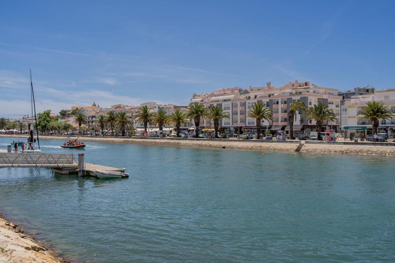 Marina Retreat - An Exquisite 2 Bedroom On The Marina Apartment