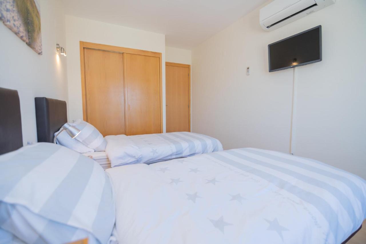 Apartment Marina Retreat - An Exquisite 2 Bedroom On The Marina *