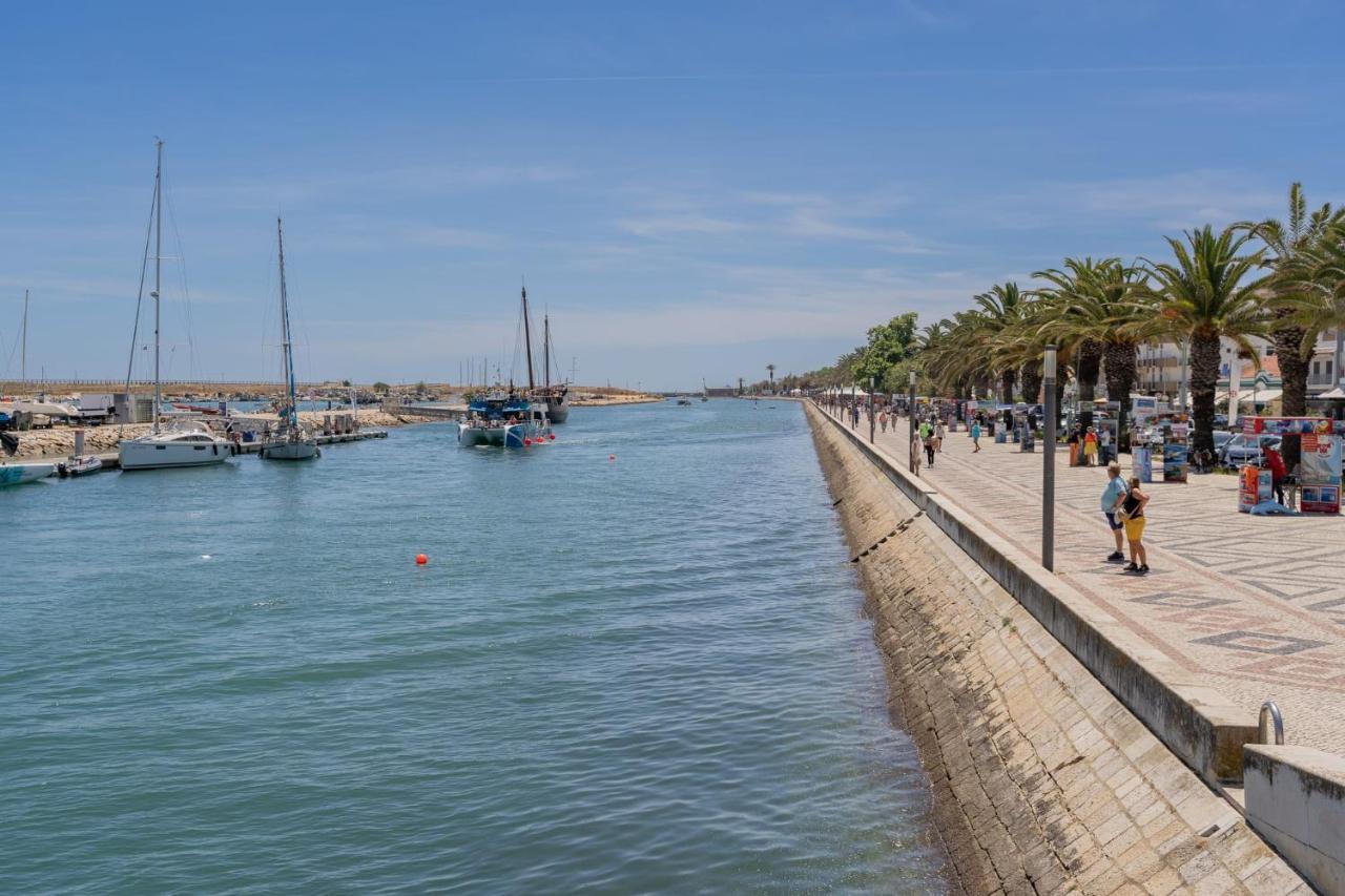 Apartment Marina Retreat - An Exquisite 2 Bedroom On The Marina *
