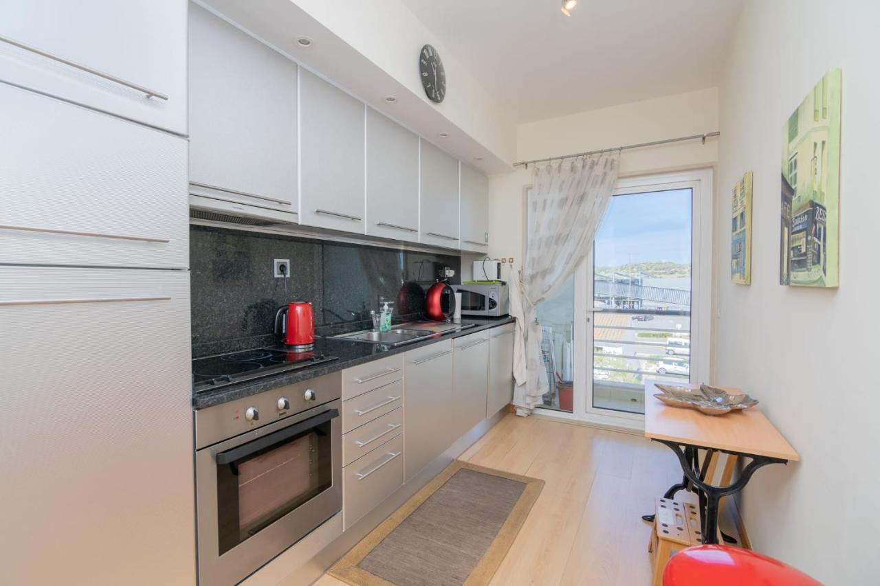 Marina Retreat - An Exquisite 2 Bedroom On The Marina