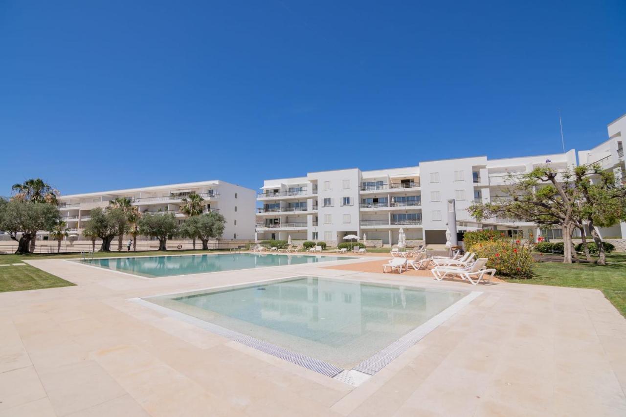 Marina Retreat - An Exquisite 2 Bedroom On The Marina Apartment *