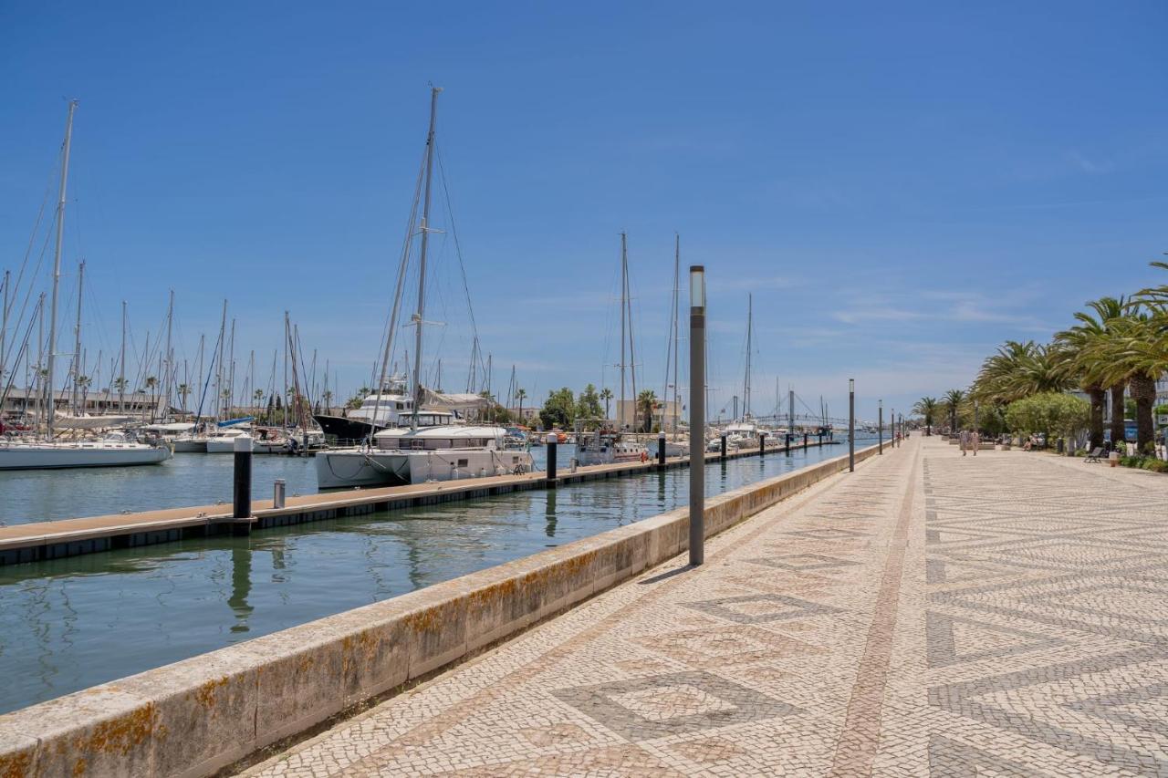 Apartment Marina Retreat - An Exquisite 2 Bedroom On The Marina